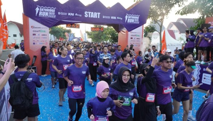 Ribuan Peserta Meriahkan Skybridge Race Run HUT KAI di Purwokerto