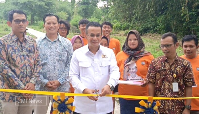 Anggota DPR RI Rizal Bawazier Realisasikan Aspirasi Warga Mejagong Lewat Pembangunan Jalan Makam