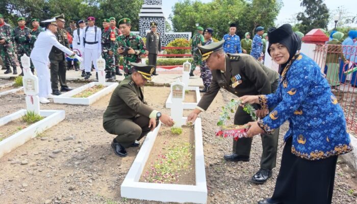 Khidmat! Kodim 0711/Pemalang Tabur Bunga di TMP Jayana Sureng Yudha