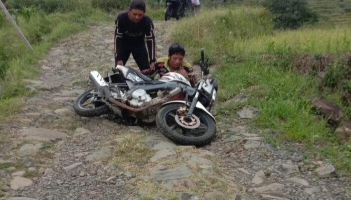 KEMANA DANA ASPIRASI? Sejak 2012 Warga Planjan “Dicekik” Jalan Rusak, Harus Berapa Kali Jatuh Lagi