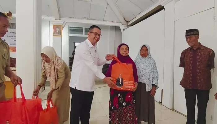 Rizal Bawazier Anggota Komisi VI DPR RI Resmikan Rabat Beton dan Pengaspalan Jalan Lima Titik CSR