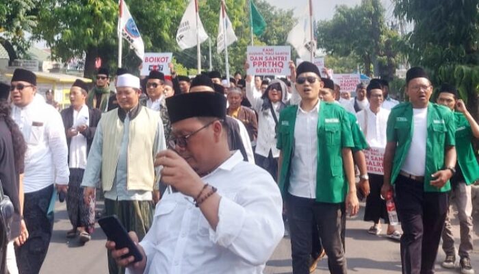 Aksi Jaga Pesantren, Kyai, dan Negeri di Polres Pemalang, Tuntut Cabut Ijin Permanen Trans7 !