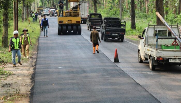 Respons Cepat Bupati Anom: Infrastruktur Jalan Jadi Prioritas Utama 2025
