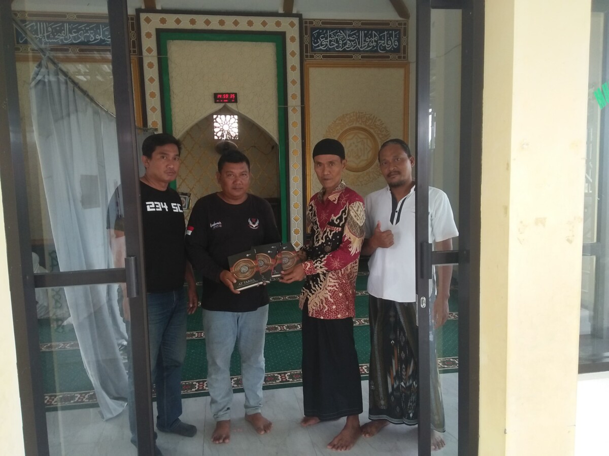 Ormas 234 SC Pemalang Kembali Gelar Kegiatan Jumat Berkah: Berbagi Al-Qur’an di Mushola Baitul Muhibbin Wanarejan Selatan