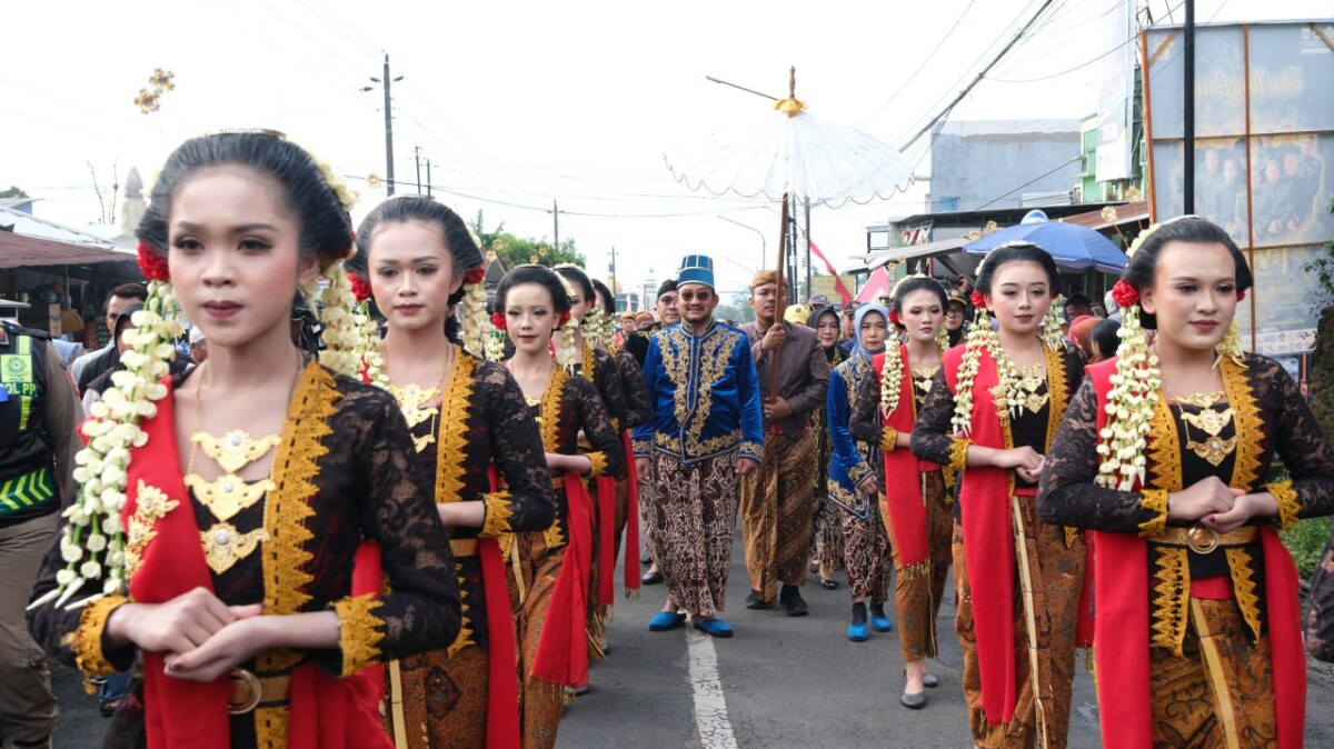 Ribuan Warga Meriahkan Puncak Festival Wong Gunung di Pemalang