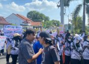 Hari Guru Nasional Berubah Haru: Ratusan Honorer di Pemalang Nekat Demo, Pejabat Kabur