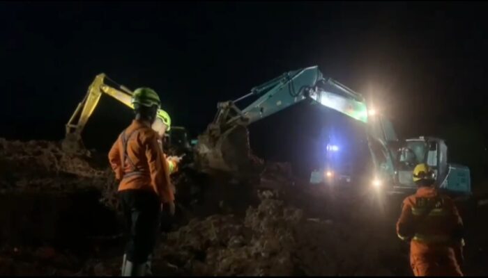 Operasi SAR Maksimalkan Pencarian 3 Korban Longsor Majenang Hingga Malam Hari