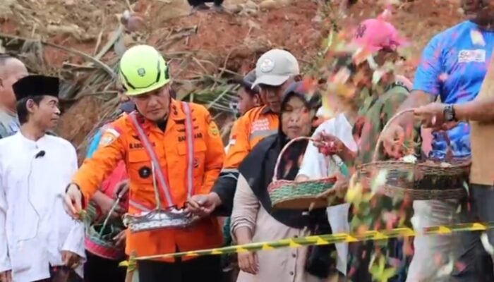 Tabur Bunga dan Sholat Ghaib Warnai Ditutupnya Operasi SAR Longsor Majenang Dihari Ke-10