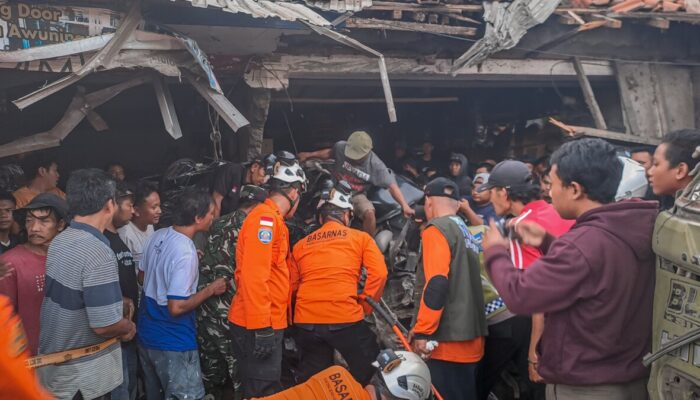 Ngeri Kecelakaan Beruntun di Cilacap 4 Orang Tewas Basarnas Dikerahkan Evakuasi Korban