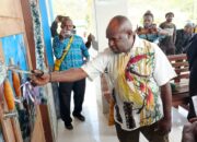 Bupati Yudas Tebai Gunting Pita Peresmian Gereja Kingmi Edoutou, Klasis Kamuu, Koordinator Dogiyai