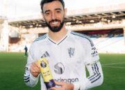 Ryan Giggs Tegas Minta MU Pertahankan Bruno Fernandes