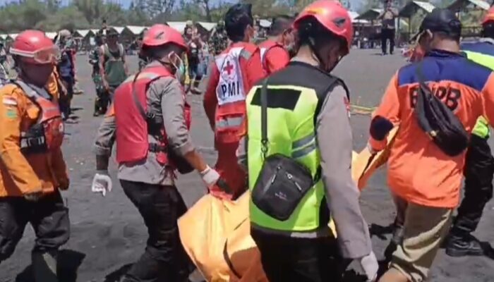 Seorang Siswa SMA HSI Boarding School Terseret Ombak Pantai Dewa Ruci Purworejo saat Melaksanakan Long march Ditemukan Meninggal setelah Tiga Hari Pencarian