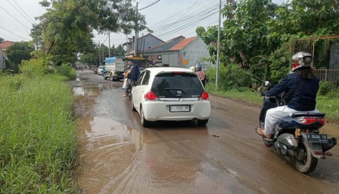 Miris! Jalan Kalijambe–Jenggul Tegal Babak Belur