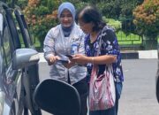 Tak Sekadar di Balik Loket, Teller Bank BRI KC Cimanggis Layani Pensiunan hingga ke Luar Gedung