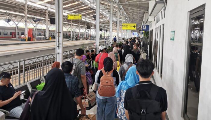 Tahun Baru Puluhan Ribu Penumpang KA Padati Stasiun Purwokerto