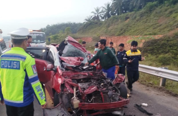 Kecelakaan Maut di Tol Pekanbaru-Dumai: Diduga Micro Sleep, Pengemudi Yaris Tewas di Tempat
