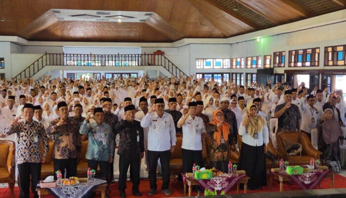 Bukan Main! Usia Terpaut 67 Tahun, Inilah Sosok Jamaah Haji Tertua dan Termuda di Pemalang