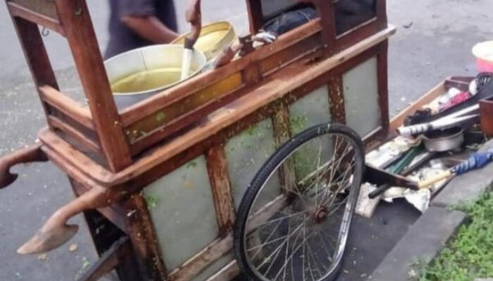 Lalai Berujung Maut, Sopir Nissan Evalia di Surabaya Tabrak Dua Pedagang Kaki Lima