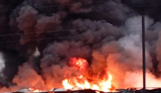 Gudang Biji Plastik di Cibolerang Ludes Terbakar, Puluhan Damkar Diterjunkan