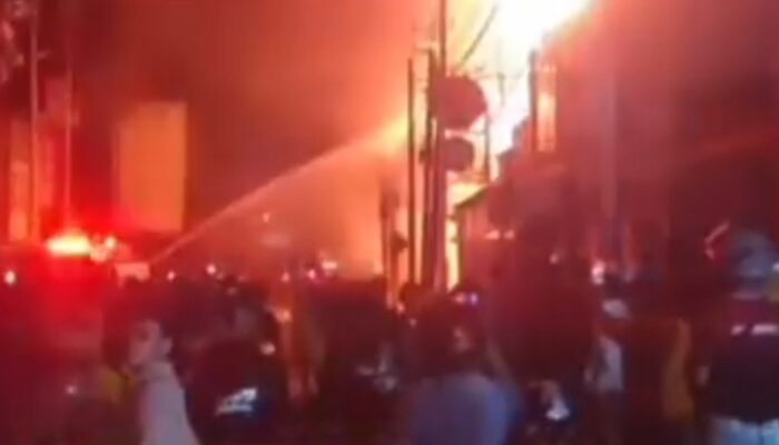 Pusat Perbelanjaan Rita Pasaraya Terbakar Polresta Cilacap Sigap Evakuasi Warga hingga Pengamanan Aset