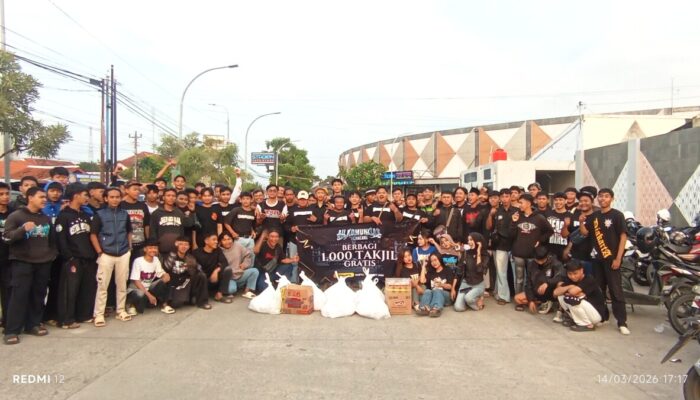 Lautan Kaos Hitam Padati Perempatan Sirandu, All Komunitas Pemalang Bagikan 1.000 Takjil