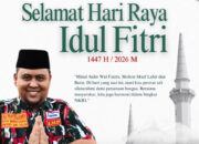 Adi Prayitno SH MKN Ketua Markas Daerah Laskar Merah Putih Jawa Tengah mengucapkan Selamat Hari Raya Idul Fitri 1447 H 2026 M dengan latar belakang masjid dan logo LMP