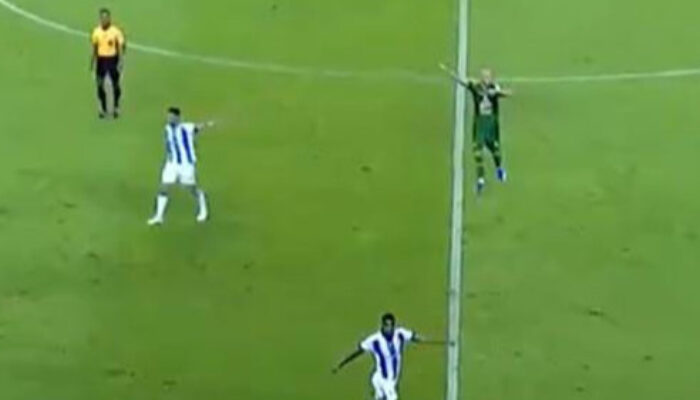 Drama VAR dan Kartu Kuning Pelatih: Persebaya Tahan Imbang Persib 2-2 di GBT