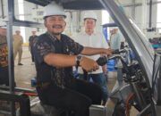 Bupati Pemalang Anom Widiyantoro saat meninjau proses produksi kendaraan taktis Maung di PT Baja Satya Pratama