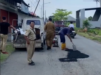 DPUPR Pemalang Lakukan Penambalan Jalan di Ruas Purwoharjo – Gintung