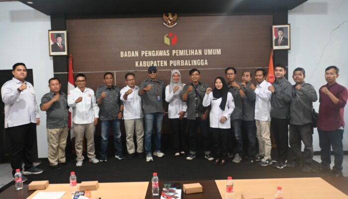 Perkuat Pendidikan Politik, Bawaslu Purbalingga dan IJTI Banyumas Raya Teken MoU Publikasi Pengawasan