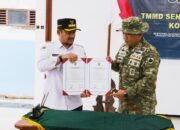 Penyerahan bantuan RTLH secara simbolis oleh Bupati Pemalang kepada warga Desa Klareyan