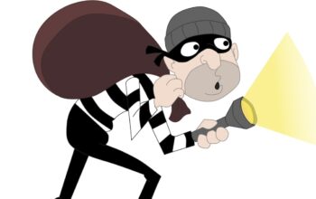 Berkamuflase Sebagai Pengamen, Pria Kepergok Gondol Uang Pedagang Buah di Rawalumbu