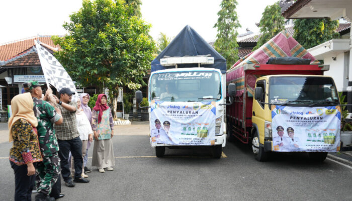 Pemkab Pemalang dan Bulog Salurkan Bantuan Pangan Nasional