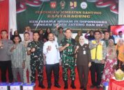 "Kajari Pemalang Ibu Rina Idawani bersama Pangdam IV/Diponegoro dan Bupati Pemalang dalam acara peresmian Jembatan Gantung Merah Putih Bantaragung."
