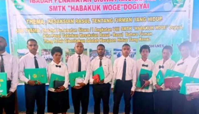 SMTK Habakuk Woge Lepas 10 Siswa Angkatan ke-VIII