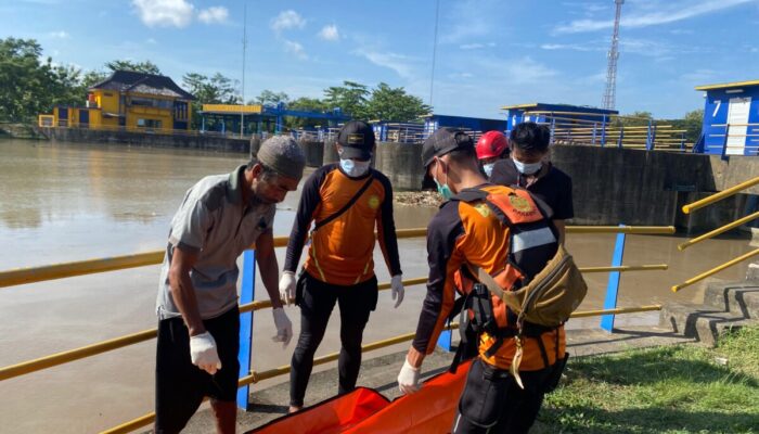 Lansia Warga Somagede Banyumas Ditemukan Meninggal di Bendung Gerak Serayu Tim SAR Gabungan Lakukan Evakuasi