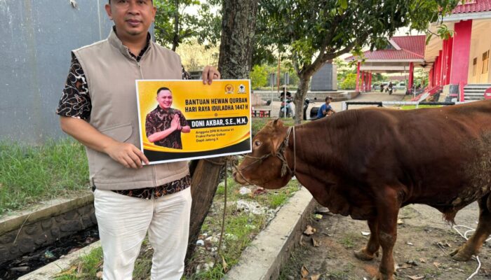 Doni Akbar Serahkan 4 Sapi dan 122 Kambing Kurban untuk Warga Pekalongan, Pemalang, dan Batang