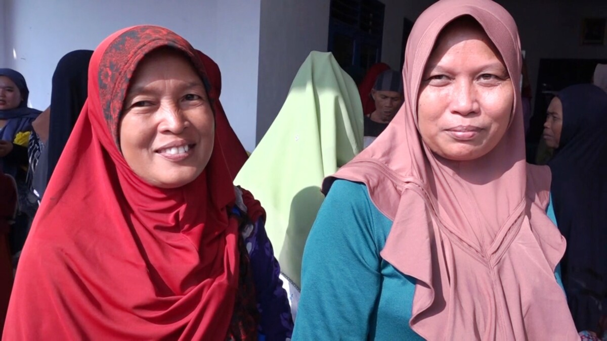 Bupati Pemalang Salurkan Paket Beras dan Minyak ke 1.107 KK di Tanahbaya