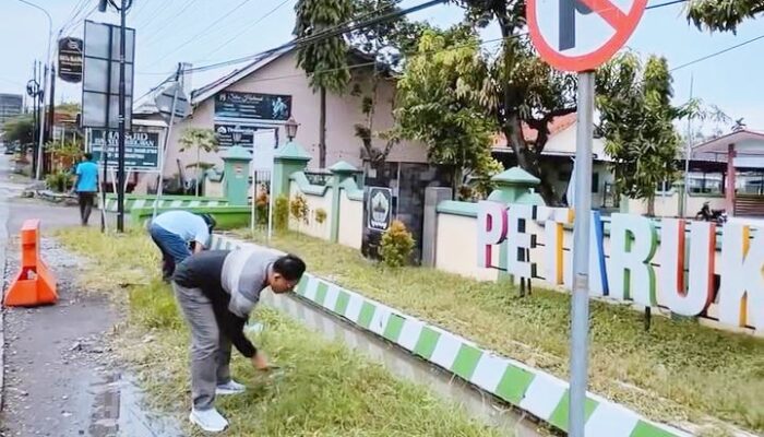 Jaga Kebersihan Lingkungan, Kecamatan Petarukan Gelar Aksi “Jumat Bersih”