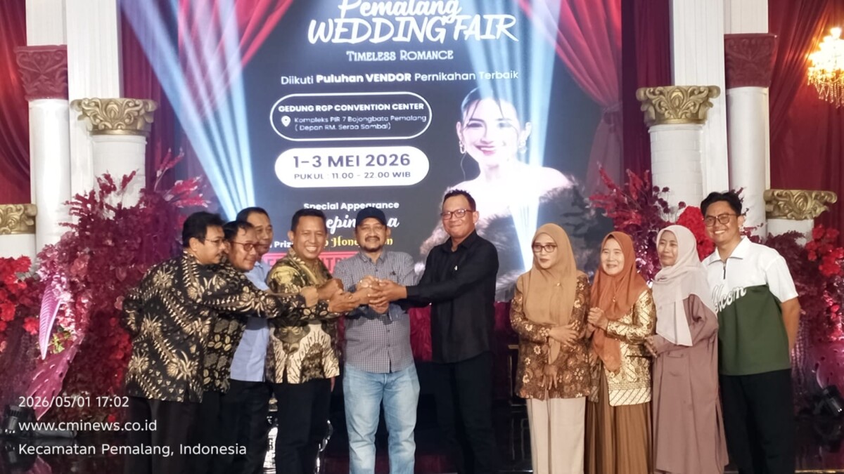 Foto suasana pembukaan Pemalang Wedding Fair 2026 oleh Bupati Anom Widiyantoro di Bojongbata.