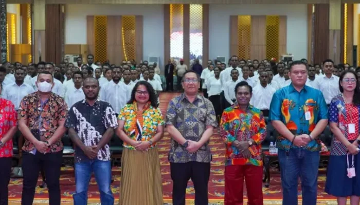 Pemprov Papua Tengah Lepas Peserta Bimbel Sekolah Kedinasan, Siapkan SDM OAP Hadapi Seleksi Nasional