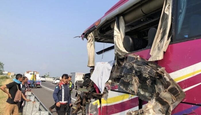 Laka Maut Bus Tiara Mas vs Truk Tangki di Tol Paspro Tewaskan 1 Orang