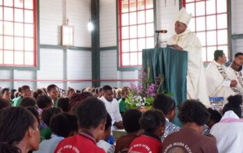 OMK ADALAH KEKUATAN GEREJA, USKUP TIMIKA AJAK KAUM MUDA TEMUKAN JATI DIRI DAN PANGGILAN HIDUP