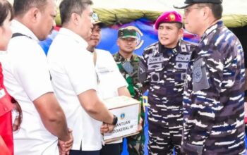 Wujud Nyata TNI AL Bersama Rakyat, Komandan Kodaeral III Rangkul Korban Kebakaran Kemayoran