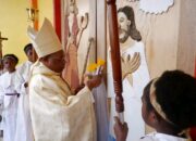 USKUP TIMIKA RESMIKAN GEREJA BARU PAROKI SANTO YOHANES PEMANDI UGAPUGA, TANDAI SYUKUR 75 TAHUN PEWARTAAN IMAN