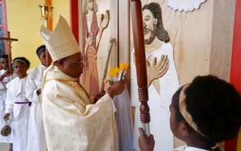 USKUP TIMIKA RESMIKAN GEREJA BARU PAROKI SANTO YOHANES PEMANDI UGAPUGA, TANDAI SYUKUR 75 TAHUN PEWARTAAN IMAN