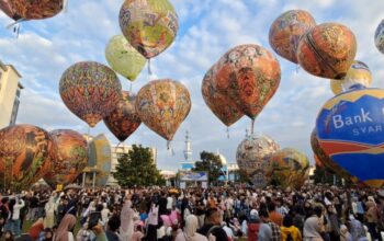 Langit Purwokerto Penuh Warna dengan Munculnya 31 Balon Udara Raksasa Meriahkan Milad ke 61 UMP Sedot Ribuan Warga