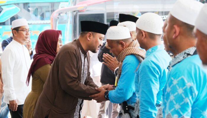 Bupati Anom Widiyantoro Sambut Kepulangan Ratusan Jemaah Haji Pemalang di Pendopo