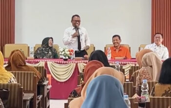 Tanamkan Budaya Bersih Sejak Dini, Camat Comal Bina Ratusan Kepala Sekolah dan Guru