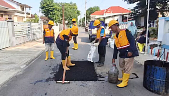 Atasi Jalan Rusak, DPUPR Pemalang Gelar Aksi ‘Sapu Lobang’ di Ruas Bantarbolang-Glandang
